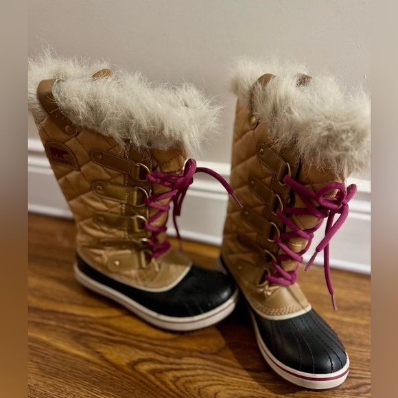 SOREL beige and black tie up winter boots with pink laces (US 5) - Picture 3 of 8